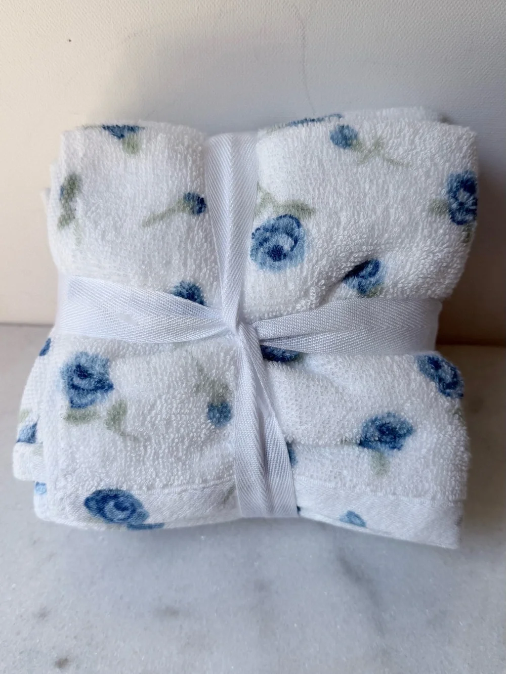 Deborah Connolly Designs Floral Wash Cloth Set of 4- White & Blue roses